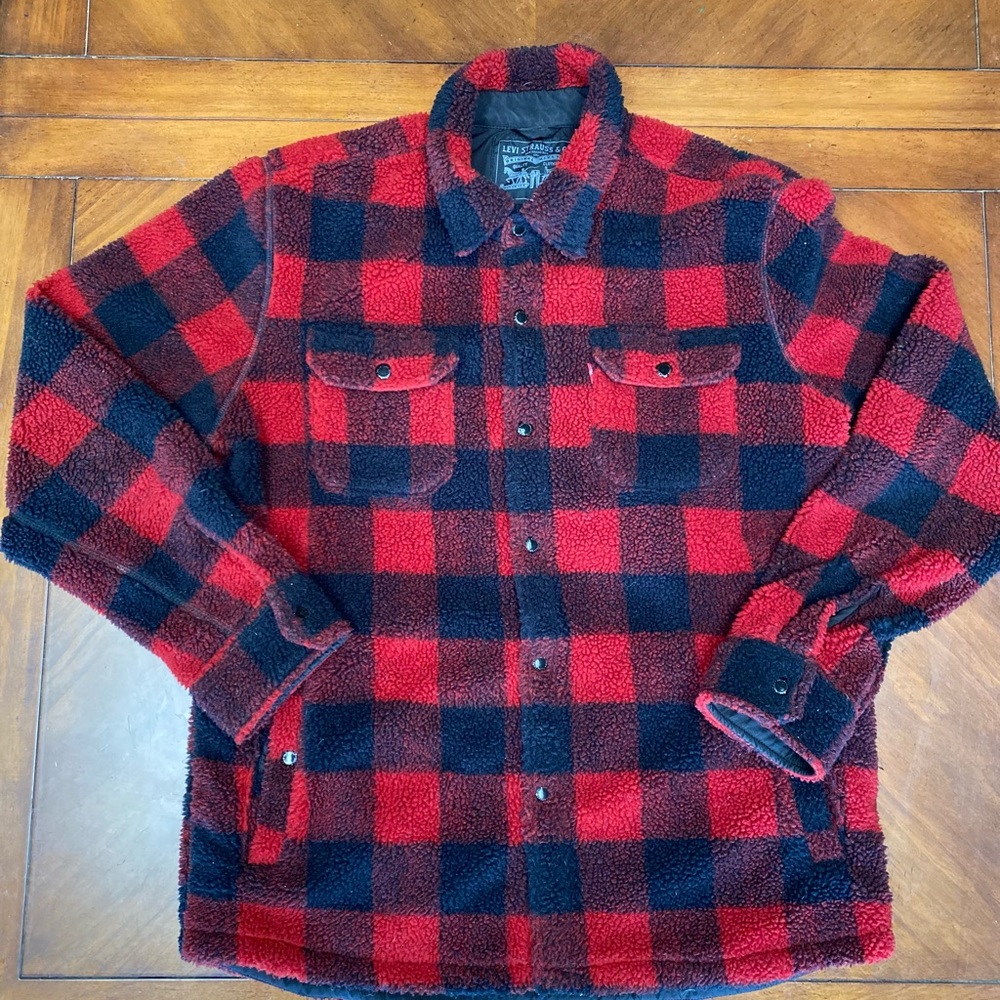 LEVIS Mens size LARGE Sherpa coat! Good condition.
